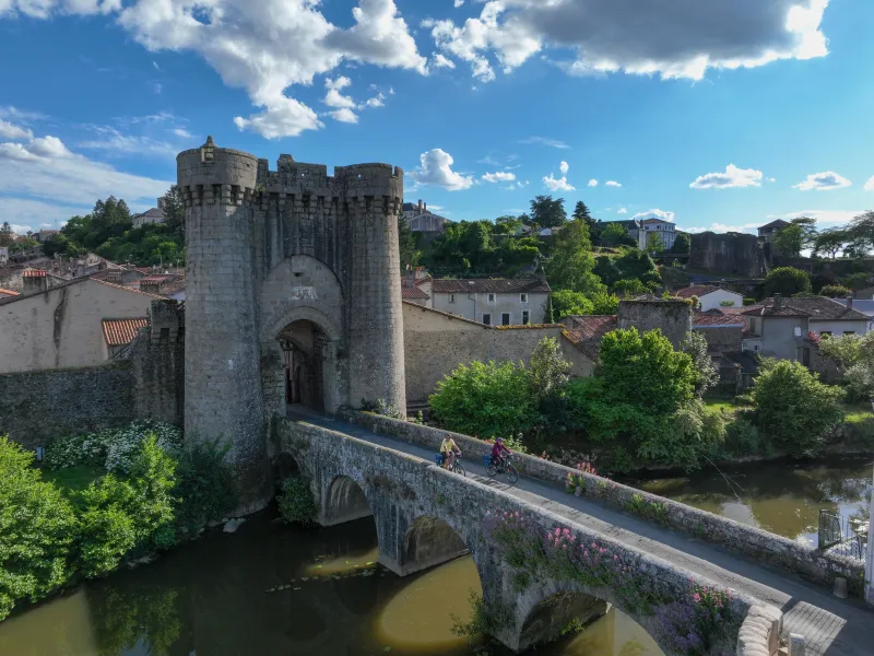 Porte Saint-Jacques à Parthenay