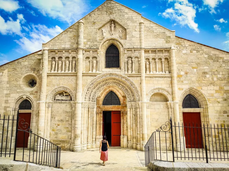Façade de l'église de Ruffec