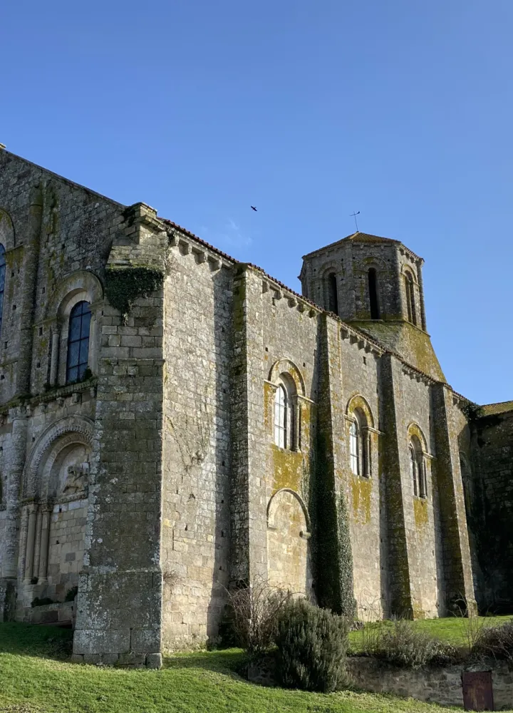 Église Saint-Pierre de Parthenay-le-Vieux
